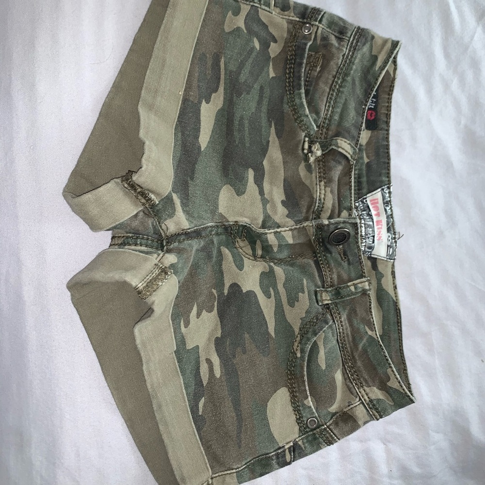 Hot kiss shorts